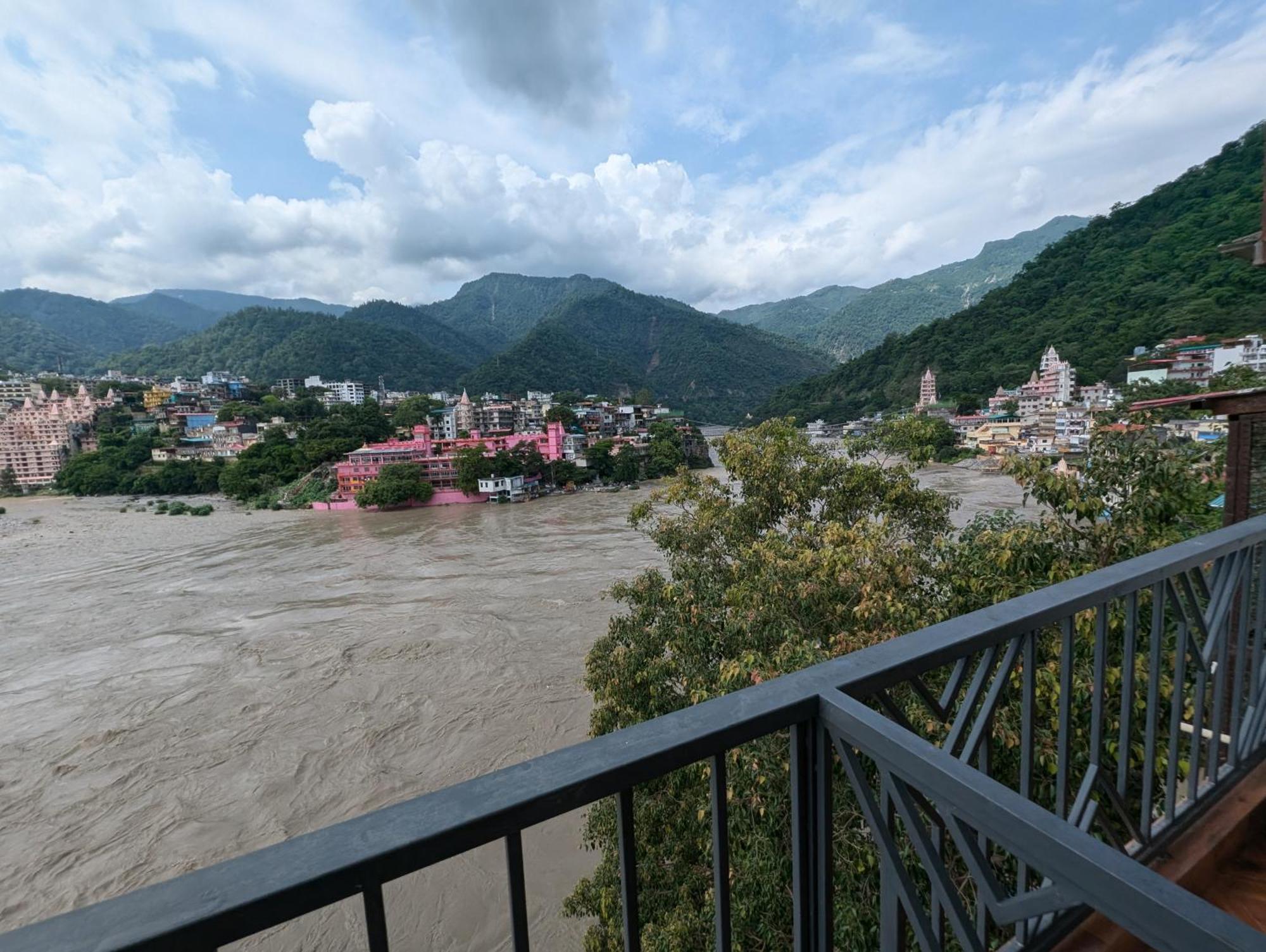 Joey'S By The Ganges Hostel Rishīkesh Exterior foto