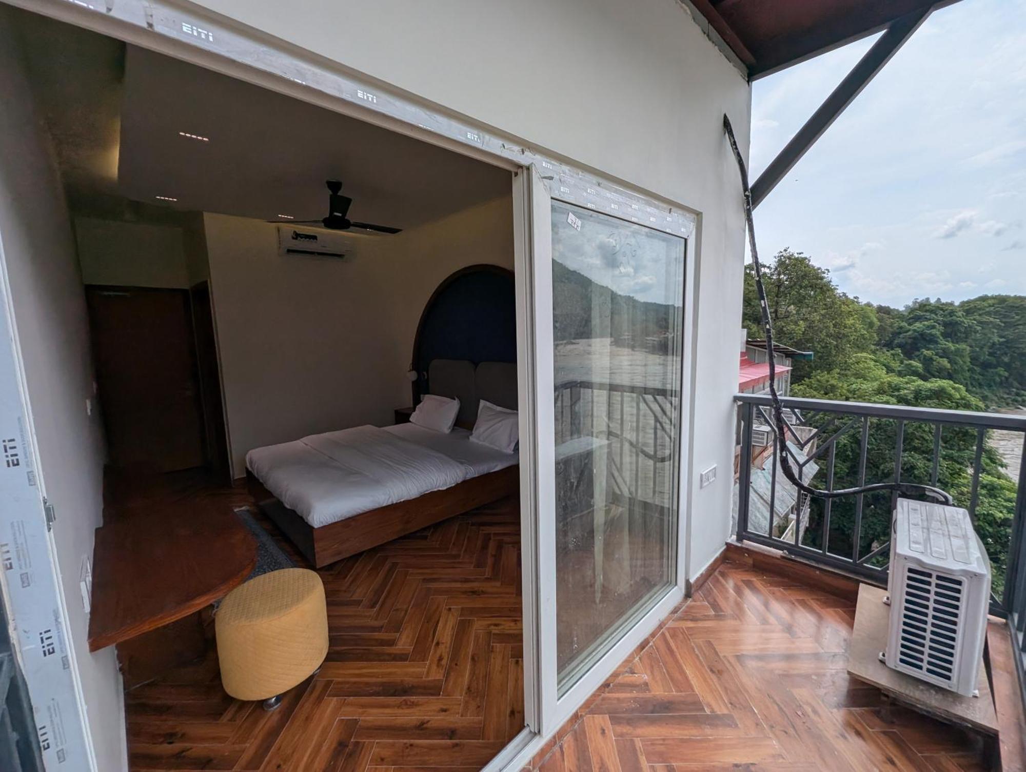 Joey'S By The Ganges Hostel Rishīkesh Exterior foto