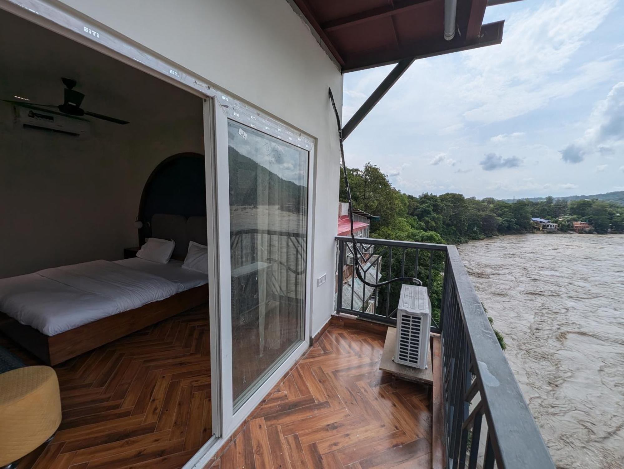 Joey'S By The Ganges Hostel Rishīkesh Exterior foto
