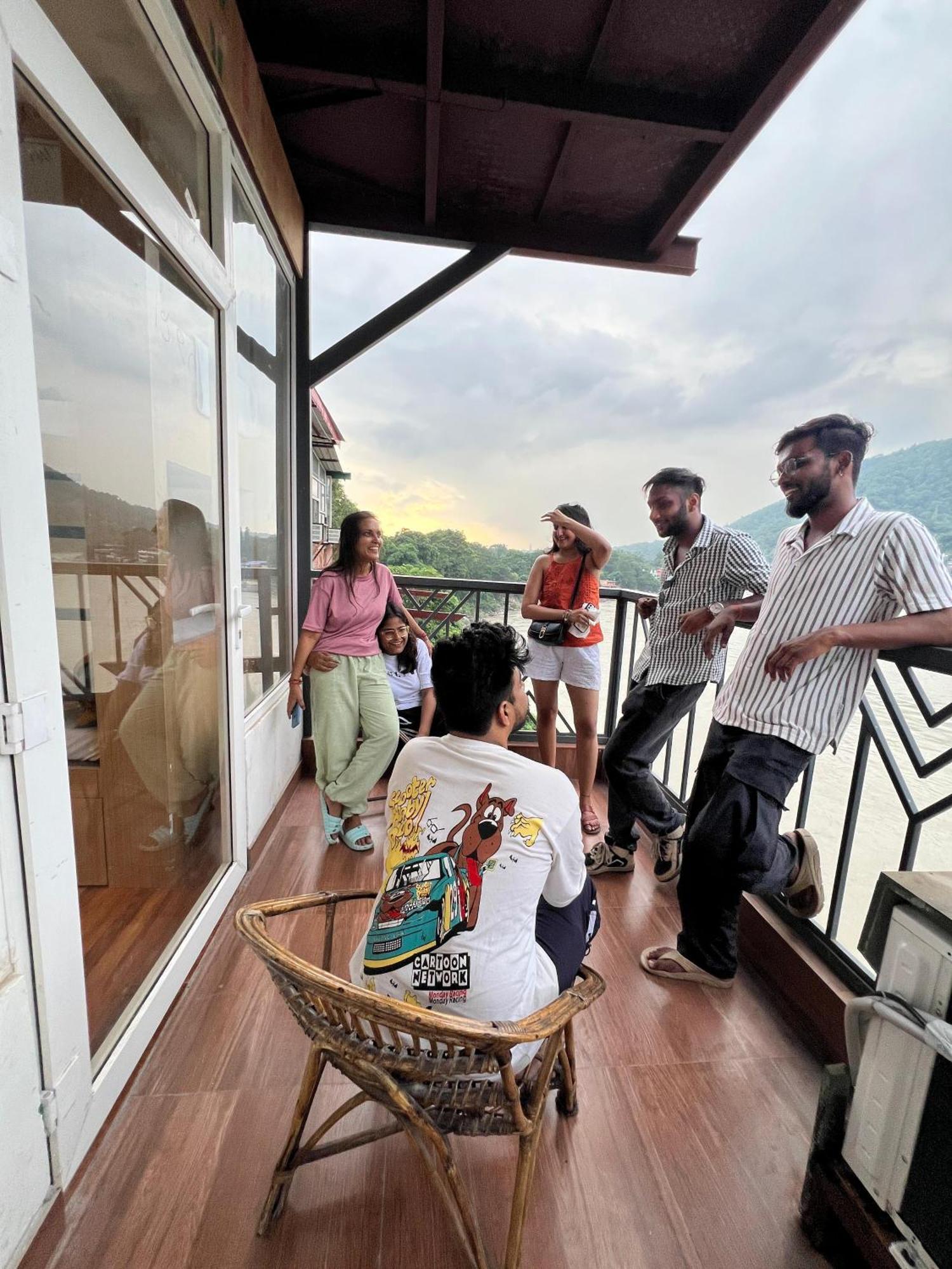 Joey'S By The Ganges Hostel Rishīkesh Exterior foto