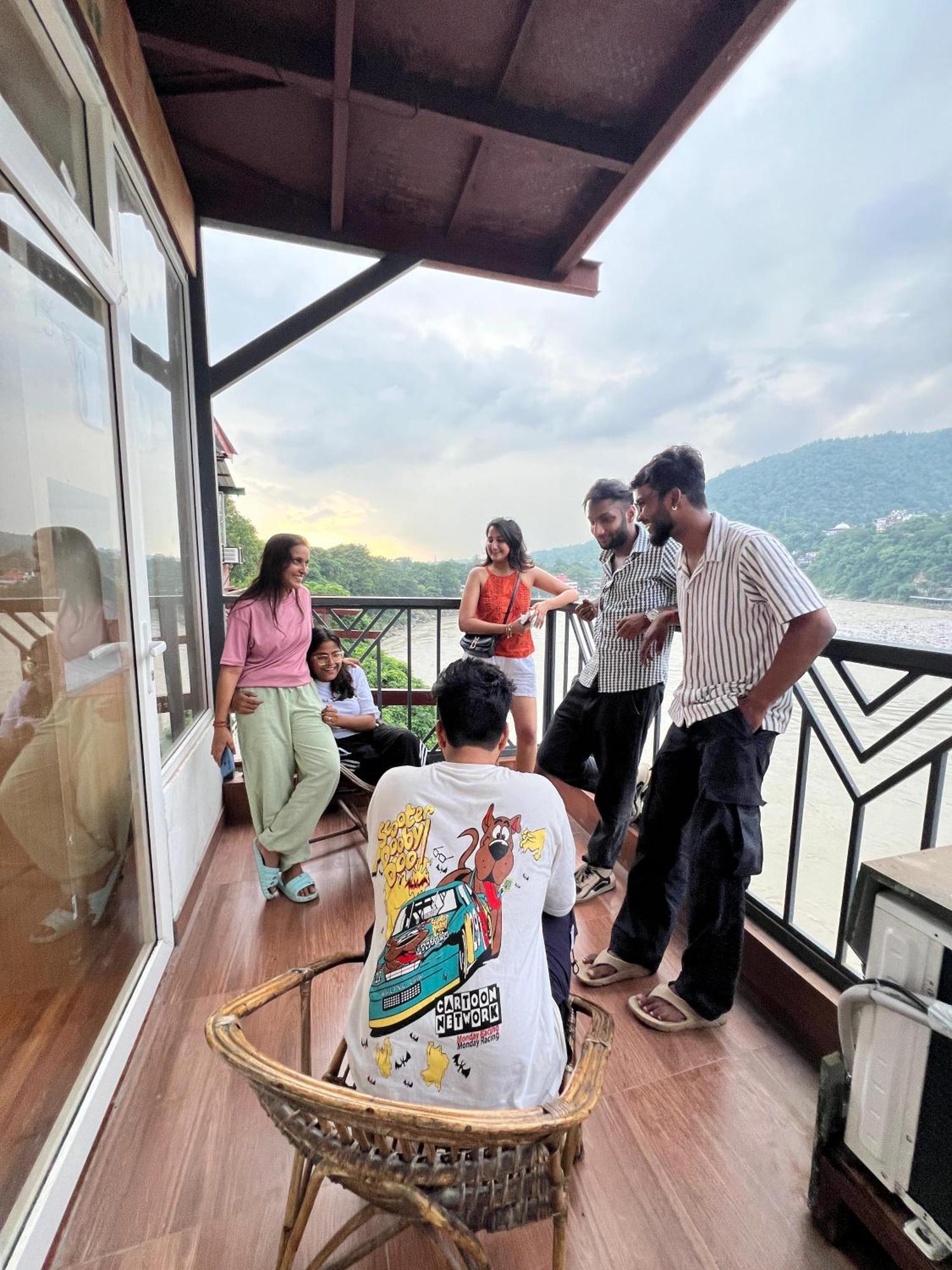 Joey'S By The Ganges Hostel Rishīkesh Exterior foto