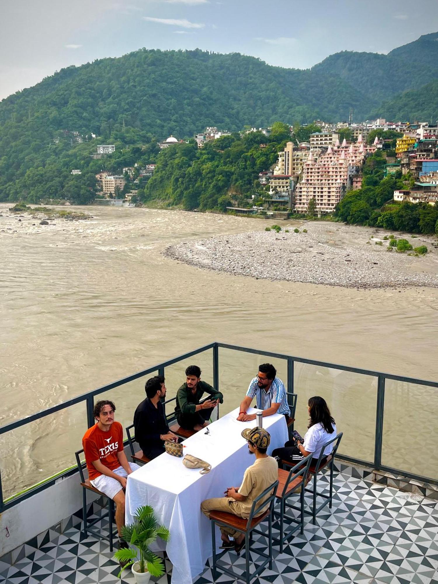 Joey'S By The Ganges Hostel Rishīkesh Exterior foto