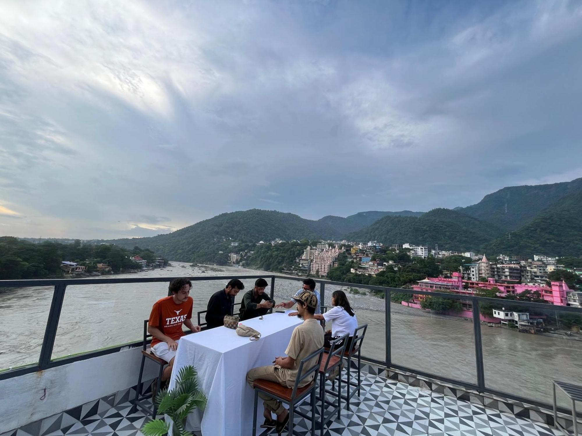 Joey'S By The Ganges Hostel Rishīkesh Exterior foto